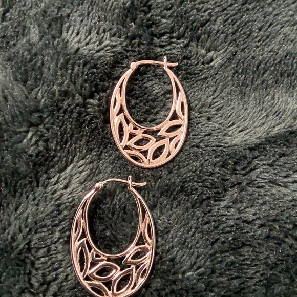 STERLING SILVER Jewelry - STERLING SILVER OVAL HOOP TEAR DROP DETAIL EARRINGS